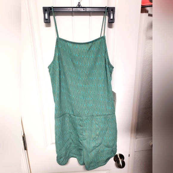 RVCA women's sleeveless Romper - Picture 2 of 8